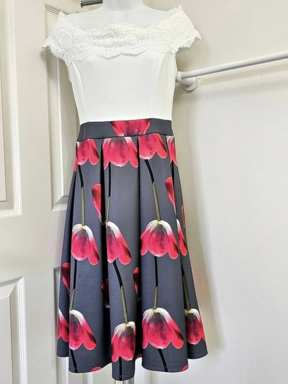Suzy Shier Floral Lace Midi Dress in White & Gray Like New